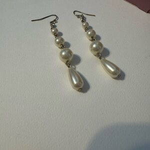 Elegant Pearl Drop Earrings.. New